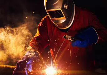 Признаки износа и повреждения защитного стекла в маске сварщика